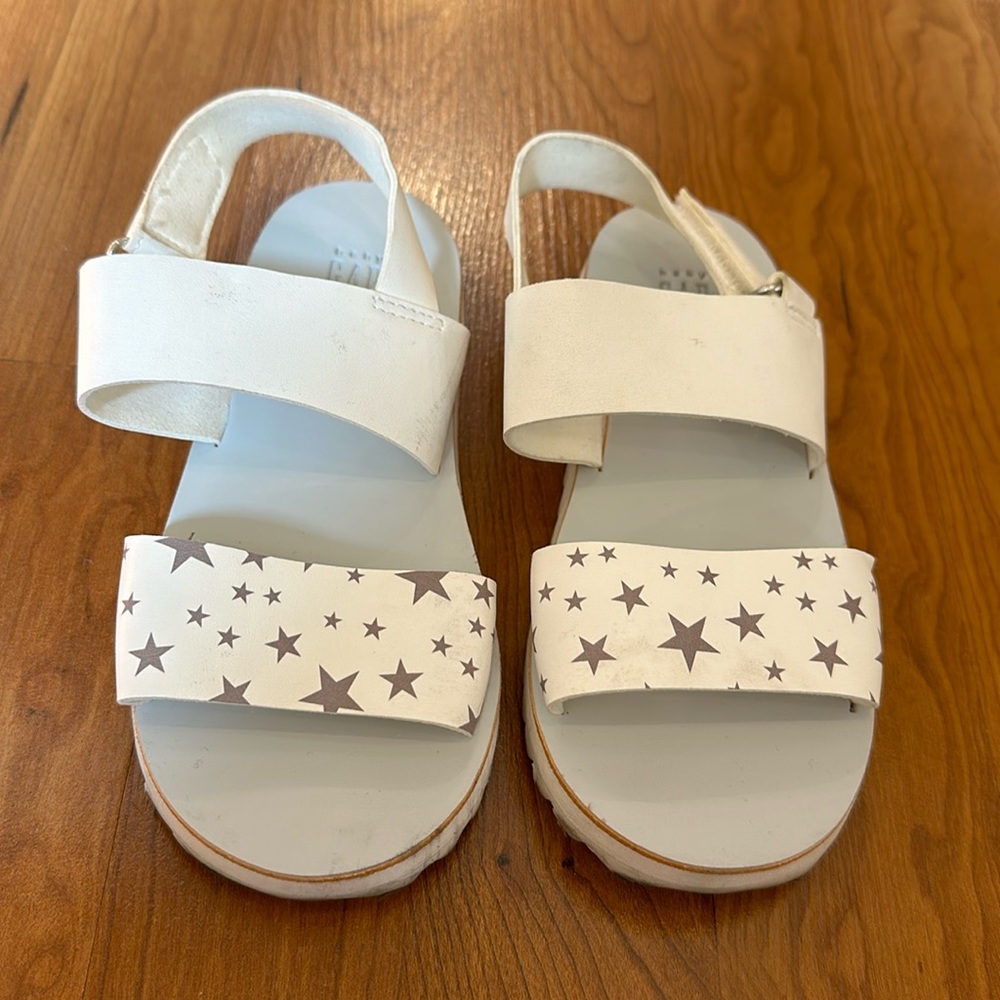 Toddler girls Gap sandals size 11T.
